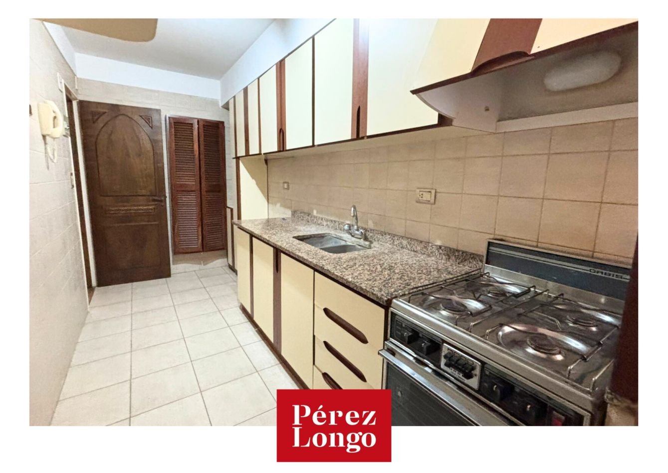 ALQUILER 3 AMBIENTES CON BALCON Y COCHERA