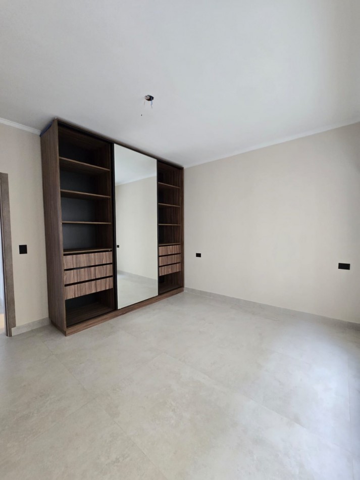 CHALET BARRIO SAN JOSE 4 AMBIENTES RECICLADO