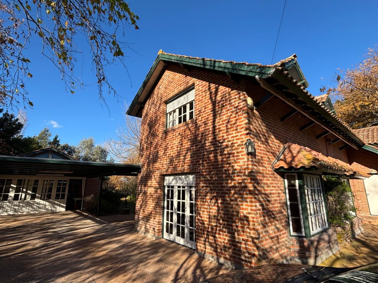 IMPORTANTE RESIDENCIA SOBRE TRES LOTES