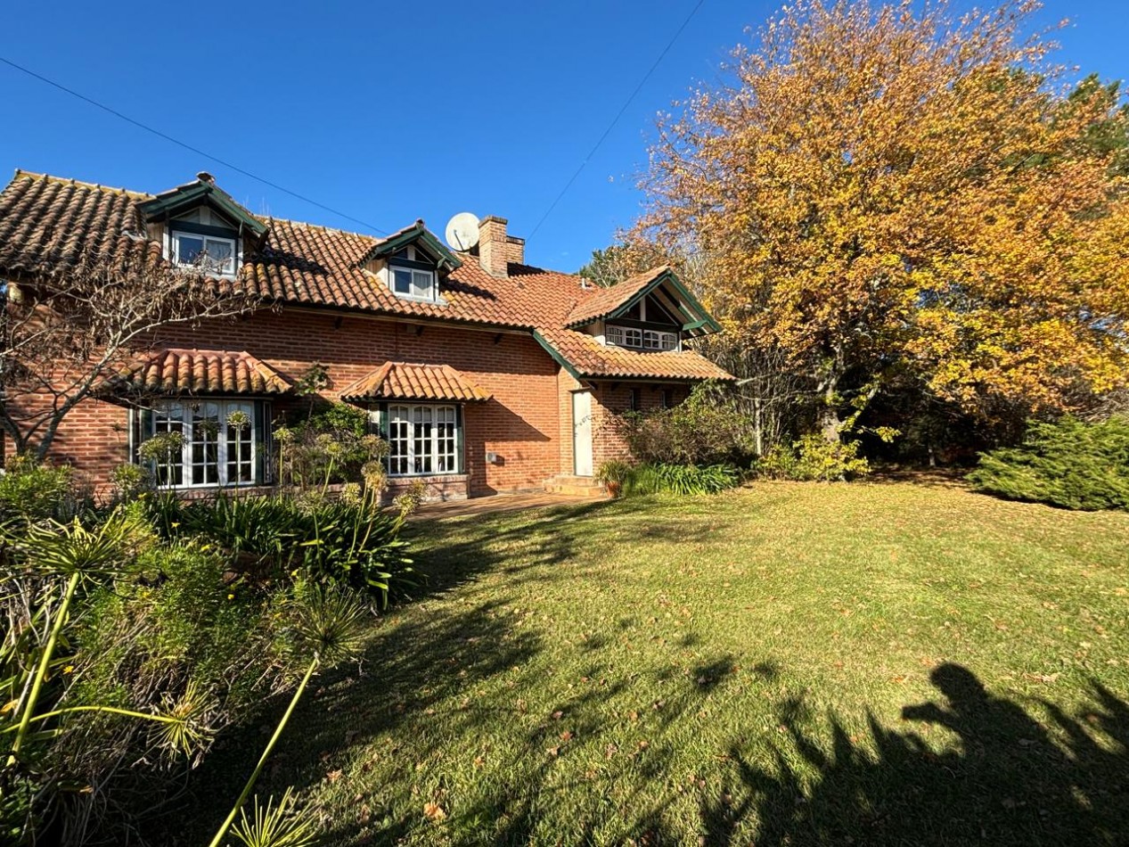 IMPORTANTE RESIDENCIA SOBRE TRES LOTES