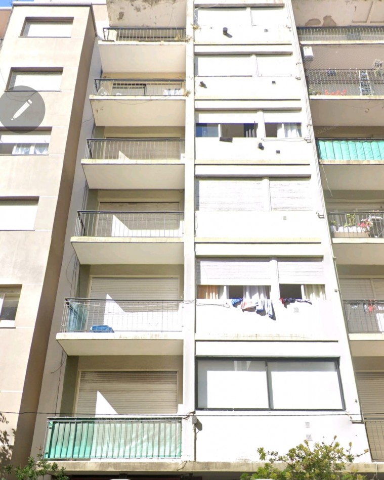 DEPARTAMENTO 3 AMBIENTES PARCIALMENTE RECICLADO EN EL CENTRO DE MAR DEL PLATA. EXCELENTE INVERSION
