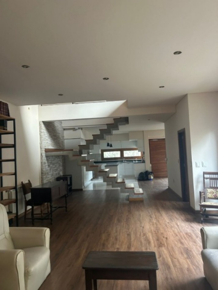 CASA MIIMALISTA UBICADA EN EL  BARRIO RESIDENCIAL  SAN CARLOS 