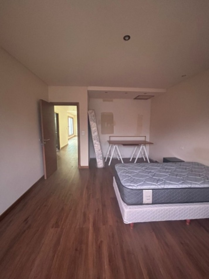 CASA MIIMALISTA UBICADA EN EL  BARRIO RESIDENCIAL  SAN CARLOS 