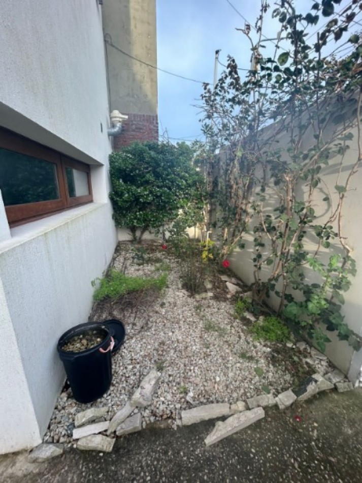 CASA MIIMALISTA UBICADA EN EL  BARRIO RESIDENCIAL  SAN CARLOS 