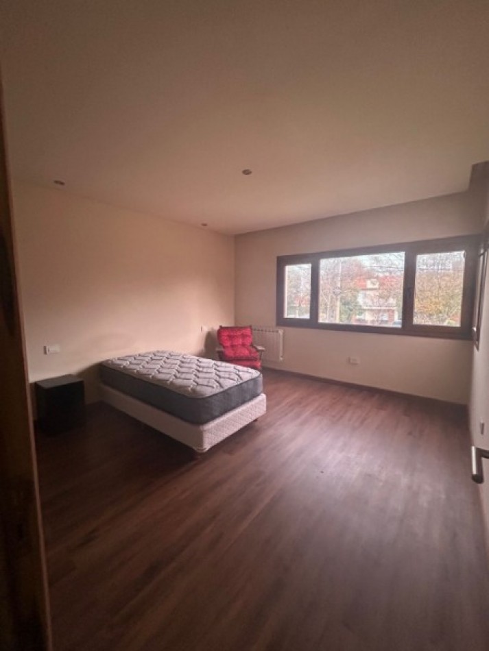 CASA MIIMALISTA UBICADA EN EL  BARRIO RESIDENCIAL  SAN CARLOS 