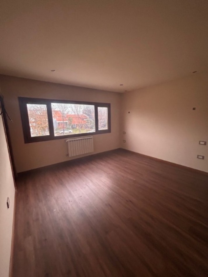 CASA MIIMALISTA UBICADA EN EL  BARRIO RESIDENCIAL  SAN CARLOS 