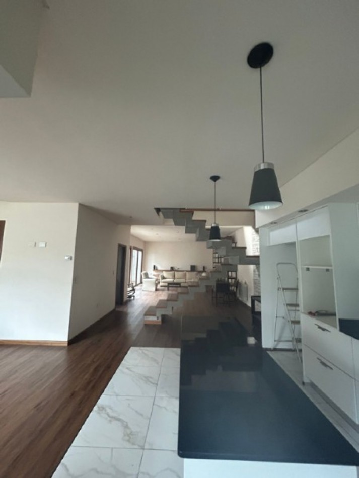 CASA MIIMALISTA UBICADA EN EL  BARRIO RESIDENCIAL  SAN CARLOS 
