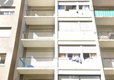 DEPARTAMENTO 3 AMBIENTES PARCIALMENTE RECICLADO EN EL CENTRO DE MAR DEL PLATA. EXCELENTE INVERSION