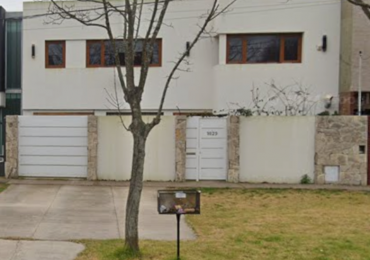 CASA MIIMALISTA UBICADA EN EL  BARRIO RESIDENCIAL  SAN CARLOS 