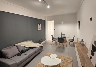 Departamento de 2 ambientes con dependencia y toilette de servicio. Con balcon saliente y  totalmente reciclado !!!!